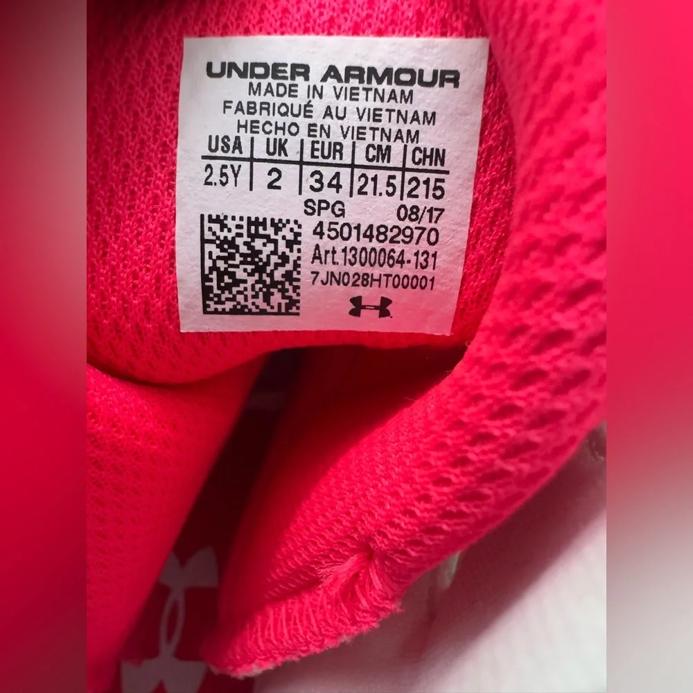 Under Armour Kids Soccer Cleats Size‎ 2.5